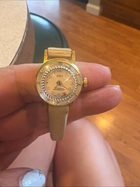 Vintage Gold-Tone Ladies Watch with Rhinestone Dial